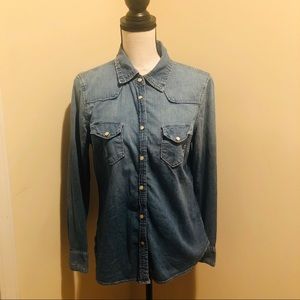 GAP Large women denim shirt size large